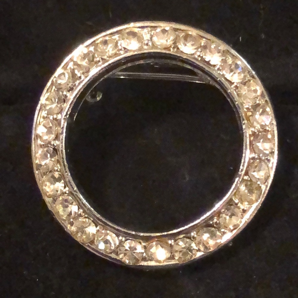 NWOT Rhinestone Silver Tone Circle Brooch